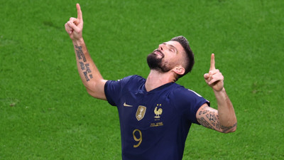 Olivier Giroud Henry'i yakaladı