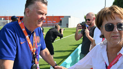 Canlı yayında eşine seks teklif etti. 71 yaşındaki Hollandalı teknik adamdan olay hareket