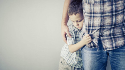 Çocuğunuz aşırı utangaçsa ne yapmalı?