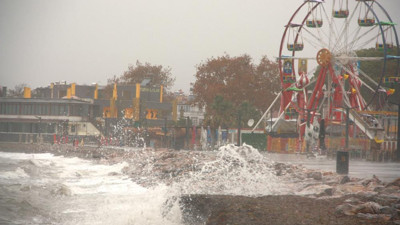 Edremit'i lodos ve sağanak yağış vurdu