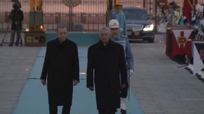 Küba Devlet Başkanı Ankara'da resmi törenle karşılandı