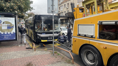 Bakırköy'de İETT otobüsünün minibüse çarptığı kazada 4 kişi yaralandı