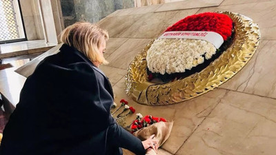 Sıla Öğretmenler Günü’nde Anıtkabir’i ziyaret etti