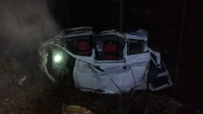 Kontrolden çıkan araç uçuruma yuvarlandı: 1 ölü, 1 ağır yaralı