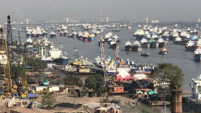 Bangladeş'te deniz ulaşımı işçileri ülke çapında greve gitti