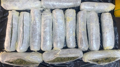 Yağ tenekelerine gizlenmiş 6 kilo 850 gram esrar ele geçirildi