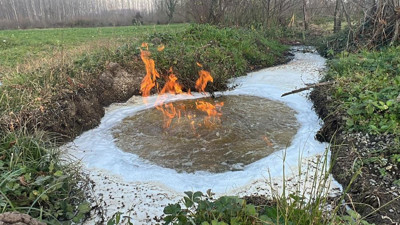 Depremden sonra kuyudaki su yanmaya başladı