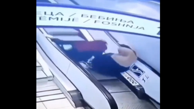 Yürüyen merdivende zor anlar