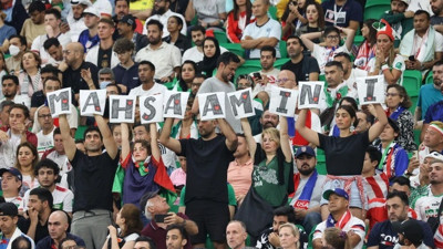 İran-ABD maçına Mahsa Emini'nin adını böyle soktular. Katarlı görevlileri de İran'ın ajanlarını da atlattılar