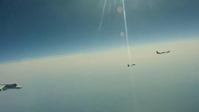 8 jet aniden radarda belirdi. Savaş uçaklarına 'acil kalkış' emri