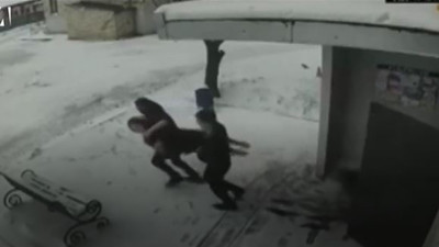 Evlenme teklifini reddeden kızın iş yerini silahla basıp kaçırdı