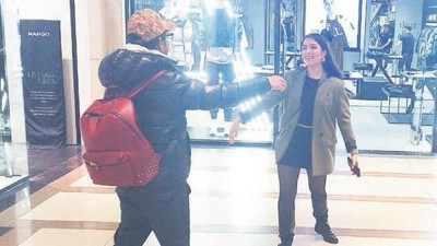 Buray gizemli kız arkadaşıyla sarmaş dolaş görüntülendi