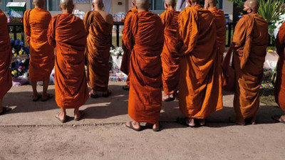 Tapınakta uyuşturucu kullanan 4 Rahip suçüstü yakalandı