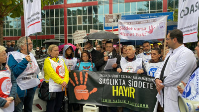 İzmir'de 'sağlıkta şiddet' protestosu: Sağlık çalışanlarını korumak için parmağınızı kıpırdatmıyorsunuz