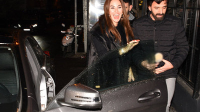 Defne Samyeli yanlış arabaya binince bakın ne yaptı. Otomobilleri karıştırdı