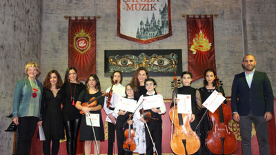 Masal Şatosu'nda öğrencilerden konser