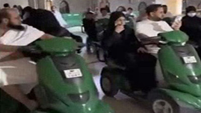 Kabe'de bu manzarayı görenler 'vay be' tepkisi verdi. Elektrikli araçla ibadet dönemi