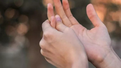 Korelilerin büyük iyileşme sırrı. Başparmağınıza sarıp bekleyin. Olacaklara inanamayacaksınız