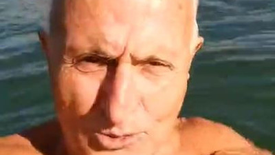 Aralıkta Antalya'da denize girdiler. Hayat parası değerli olana güzel.