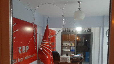 Bursa’da CHP ilçe binasına taşlı saldırı