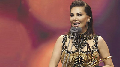 Türk Müziğinin güçlü sesi Ebru Yaşar'ın Altın Kelebek tutkusu. Geçen senede kazanmıştı