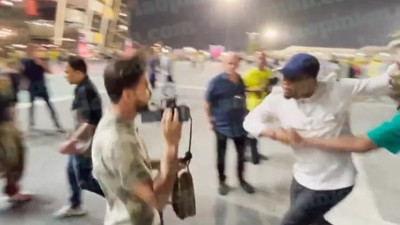 Eto'o Katar'da Youtuber'a saldırdı