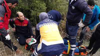 Otomobil 30 metrelik uçurumdan yuvarlandı