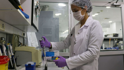 Korona virüsün yeni varyantı ortaya çıktı. Üstelik mevcut tedavilere karşı dirençli