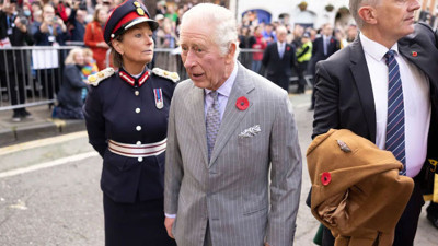 Kralın üzerine yumurta atan genç gözaltına alındı