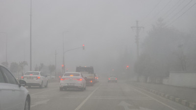 Yoğun sis sürücülere zor anlar yaşattı