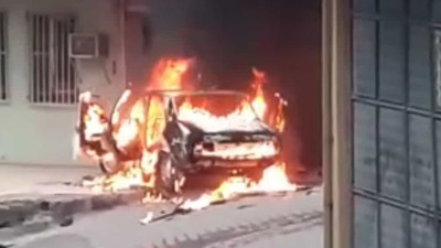 Park halindeki otomobil alev topuna döndü (08 Aralık 2022)