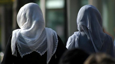 İsveç'ten 'başörtüsü yasağı' kararı: Yasal dayanağı yok