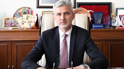 Aile Bakanlığı’nın müdürü, tarikatta istismarı inkar eden paylaşımları beğendi