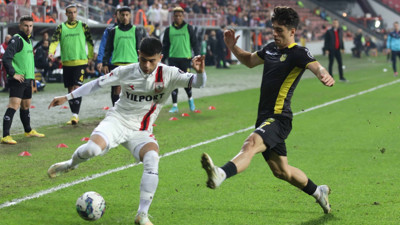 Samsunspor kayaya çarptı