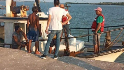 Tekne motoru arızalanınca 800 kilometre sürüklenen 5 balıkçı tam 47 gün sonra sağ salim kurtarıldı