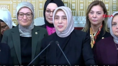 Aytun Çıray bu fotoğrafı 'Sizce bu ülkede hâlâ başörtüsü sorunu var mı' diyerek paylaştı