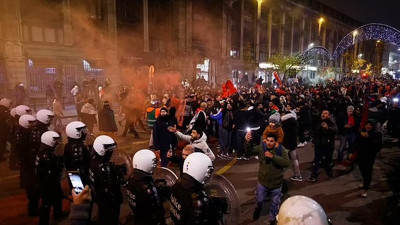 Brüksel'de Faslı taraftarlar ve polis arasında çatışma çıktı