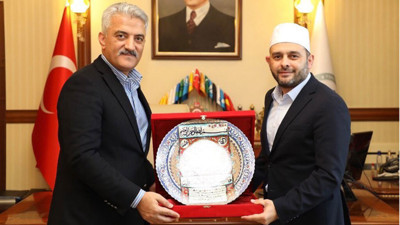 Kadınları hedef alan hilafetçi imam Halil Konakcı'yı Erzincan valisi makamında ağırladı