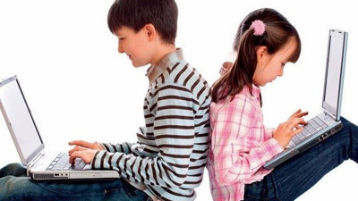 Uzmanından anne ve babalara uyarı. İnternete dikkat