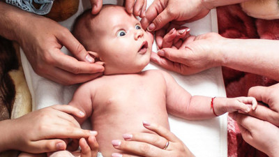 Bebeklerinize bol bol dokunmanın mucizevi faydaları. Uzmanı açıkladı