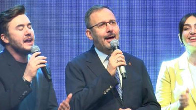 Tarikat müridi Ceceli Bakan Kasapoğlu'yla şarkı söyledi