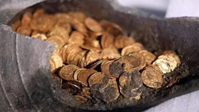 İşçileri kazması hazineye saplandı. Topraktan altın fışkırdı