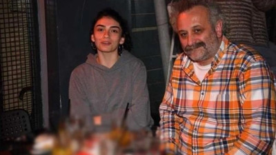 Aralarında 19 yaş fark olan ünlü çiftin ayrıldığı iddia edildi.