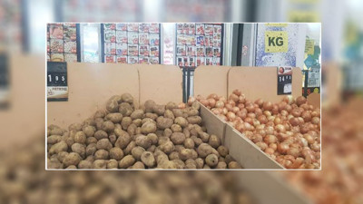 Hep üç harfli marketler suçlanıyor kimse bu marketlerdeki fiyatları görmüyor. Patates ve soğanın fiyatına bakın
