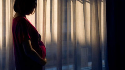 Afgan koca 8 aylık hamile eşinin karnını tekmeleyerek dövdü. Bebeğin ölümüne sebep oldu