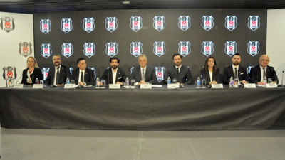 Ahmet Nur Çebi: Karga mı kuş mu belli değil