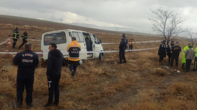 Midibüs takla attı: 1 ölü 1 yaralı