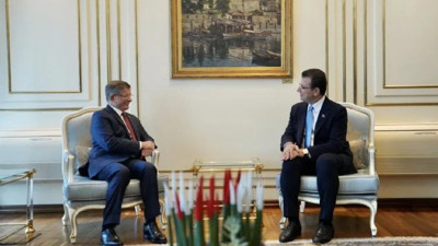 Ahmet Davutoğlu'ndan Ekrem İmamoğlu'na destek 'Adaletsizliğin karşısındayız'