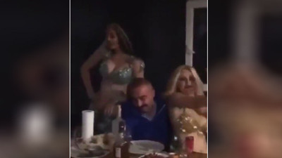 AKP'li başkandan içkili dansözlü eğlence