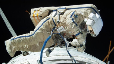 Sızıntı nedeniyle Rus kozmonotların uzay yürüyüşü iptal edildi